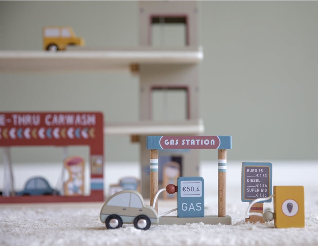 Little Dutch Garage- Railway extension | Bomba Picnic